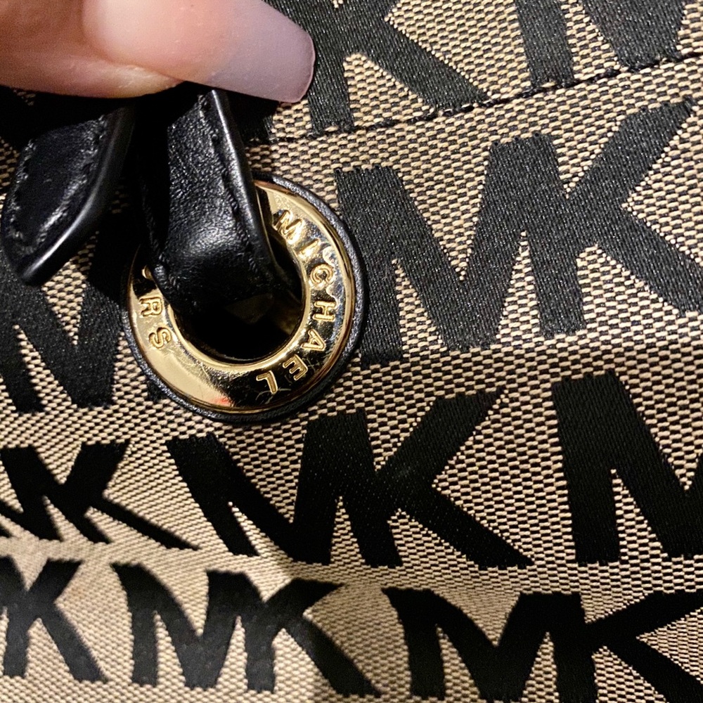 Authentic Michael Kors Tote - image 5